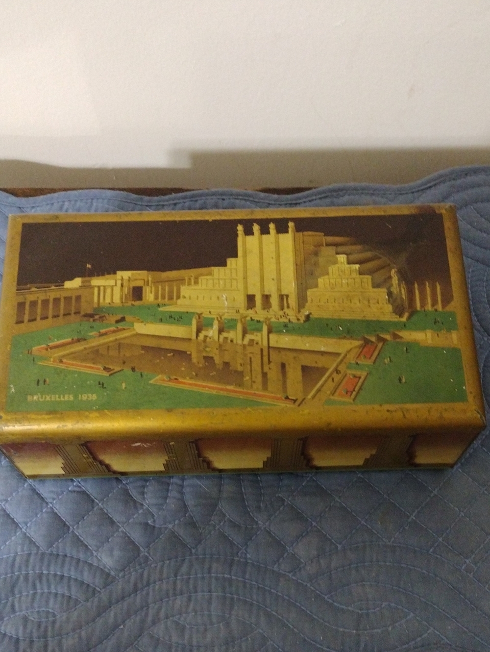 Decorative Brussels 1936 Tin Art Box in Gold and Green
